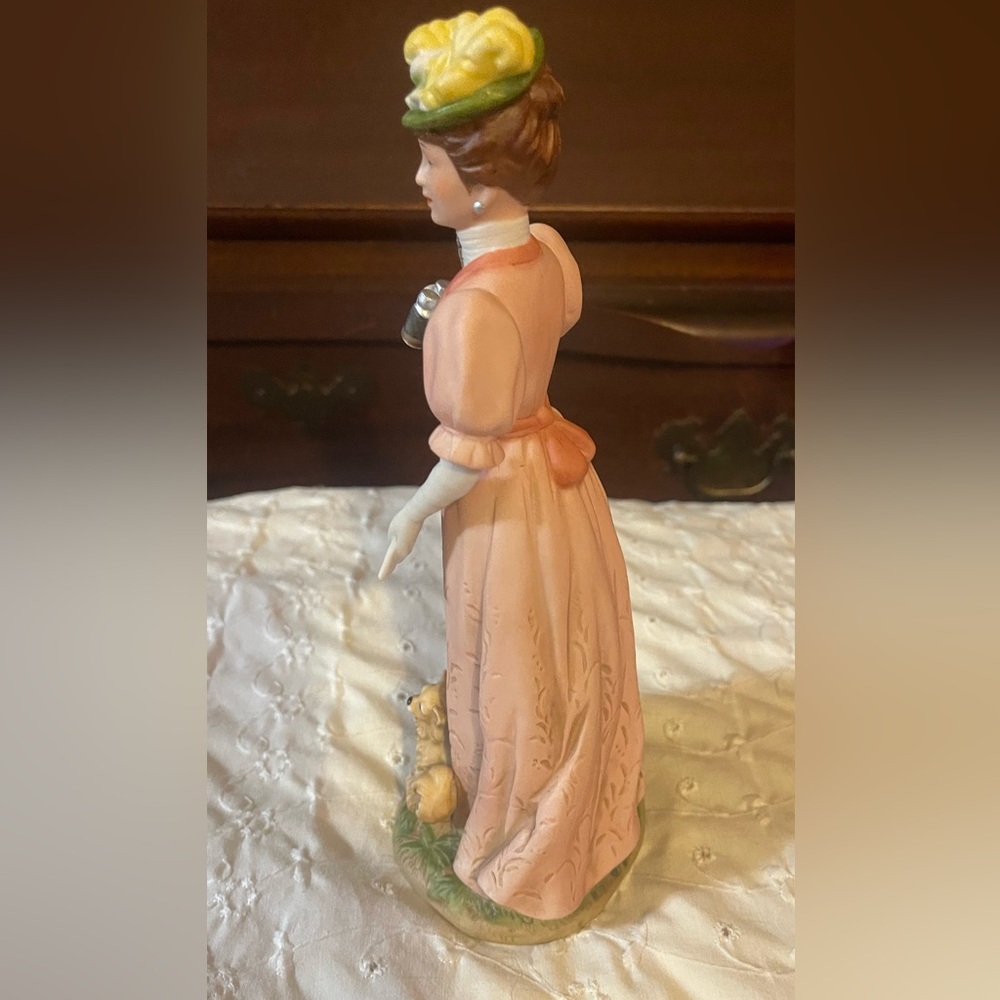 Homco Home Interiors Victorian Lady with Binoculars and Dog #1403 Vintage 8.5 in - Picture 4 of 6